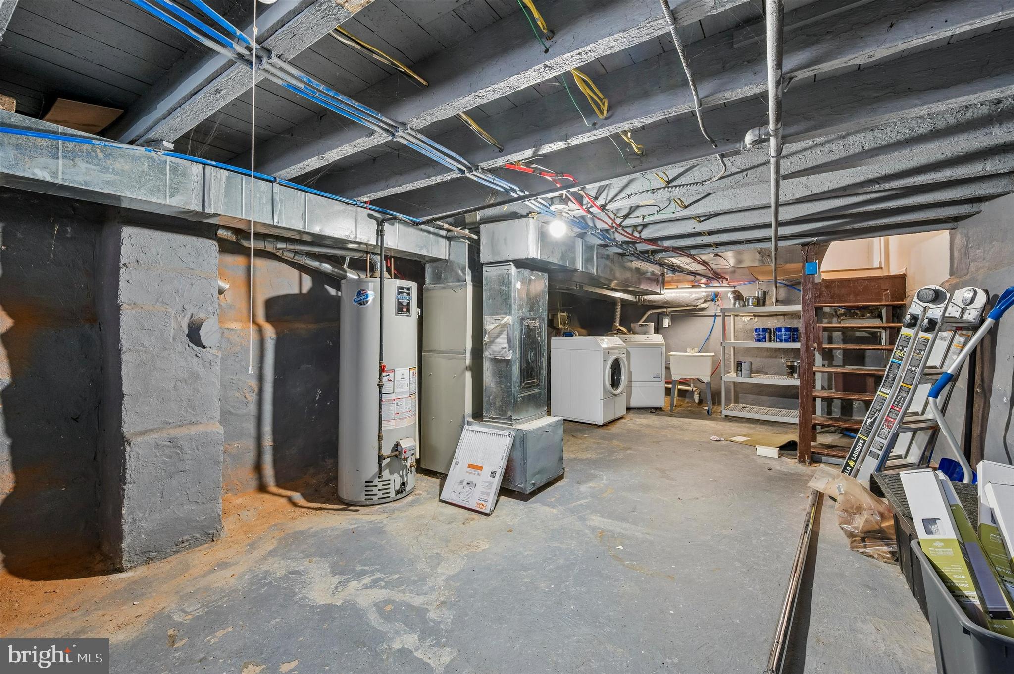 2042 E HUNTINGDON STREET