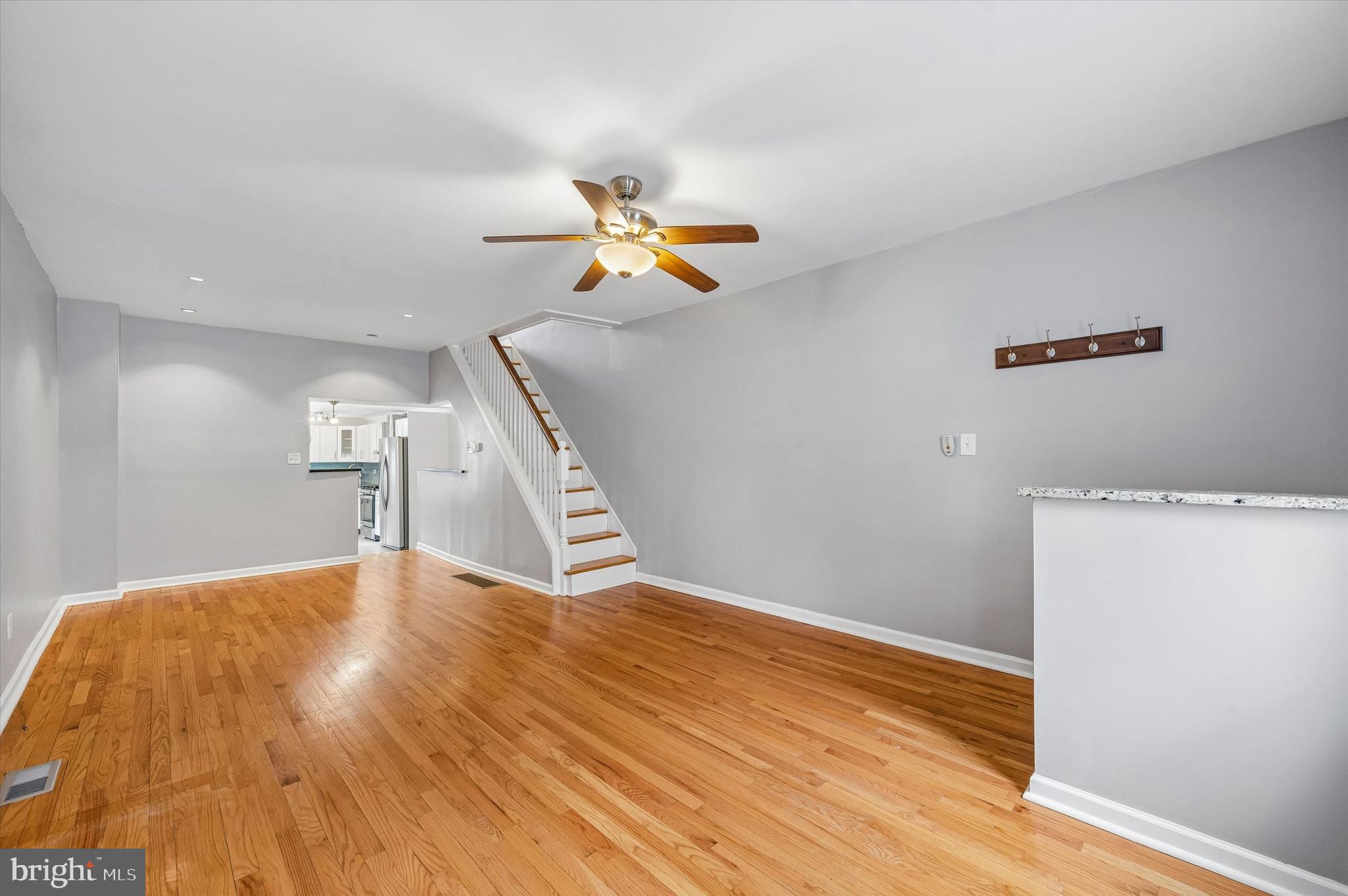 2042 E HUNTINGDON STREET