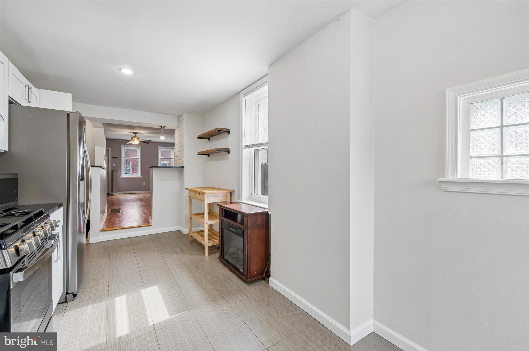 2042 E HUNTINGDON STREET