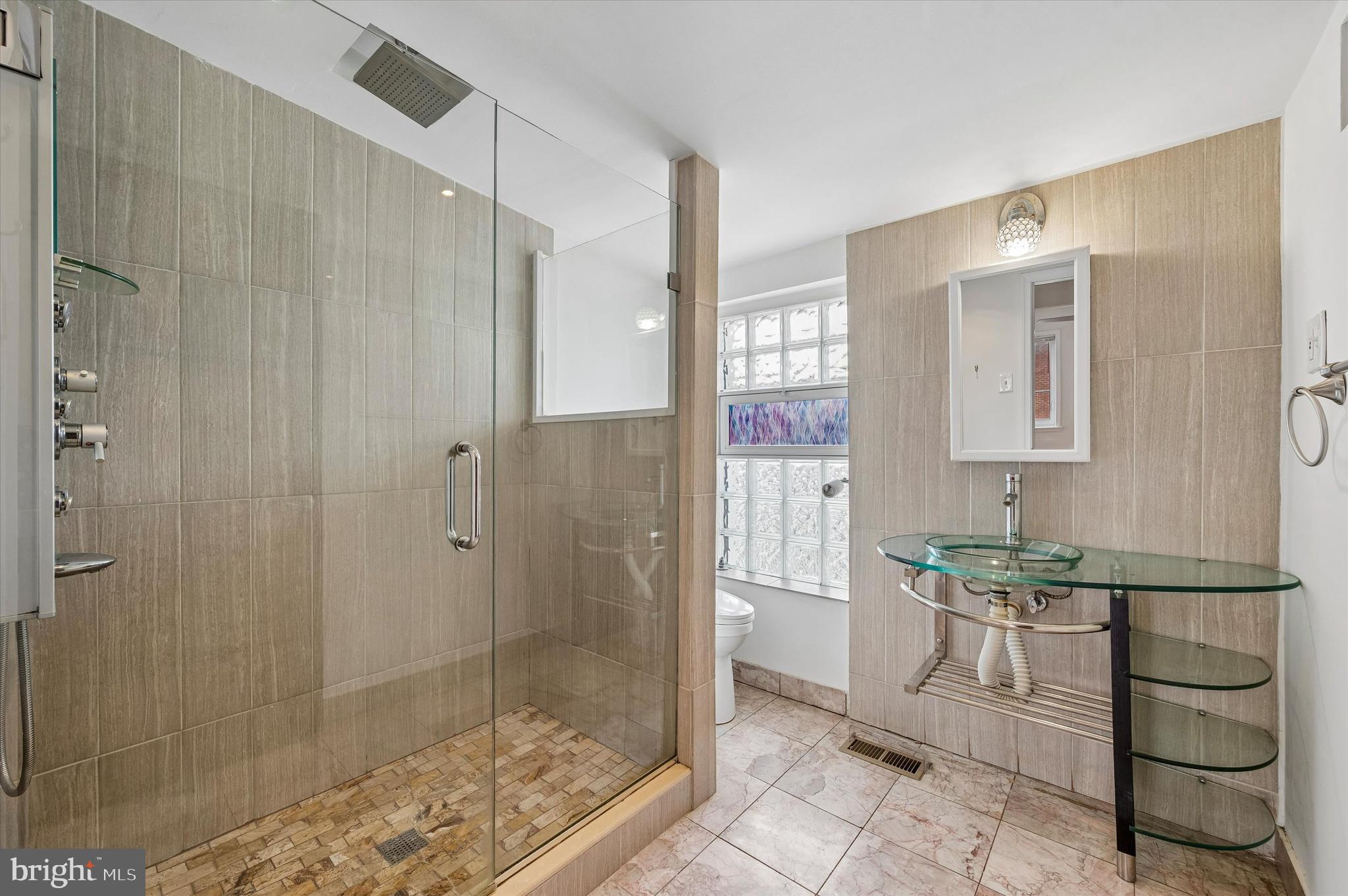 2042 E HUNTINGDON STREET