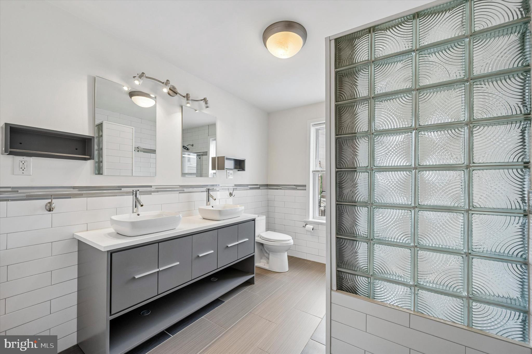 2042 E HUNTINGDON STREET