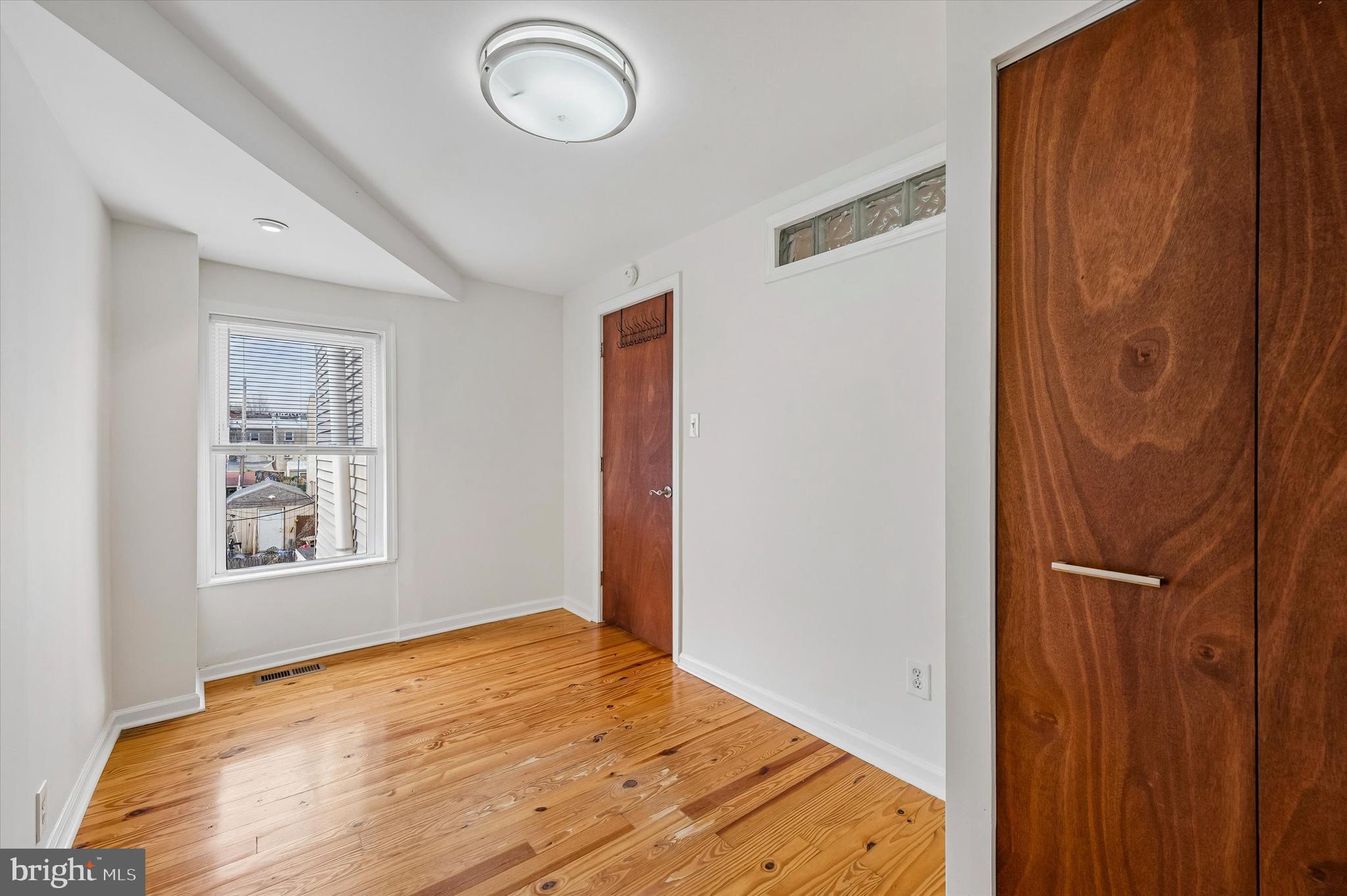 2042 E HUNTINGDON STREET