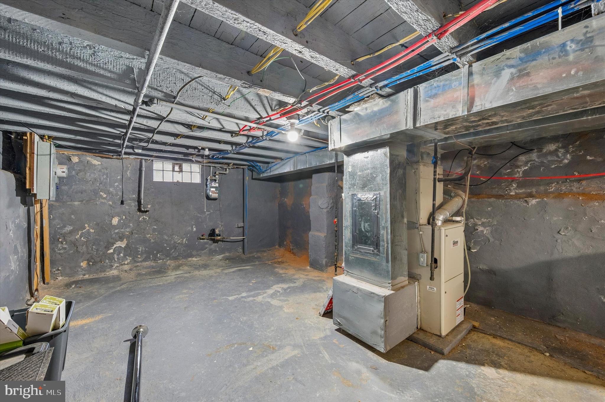 2042 E HUNTINGDON STREET