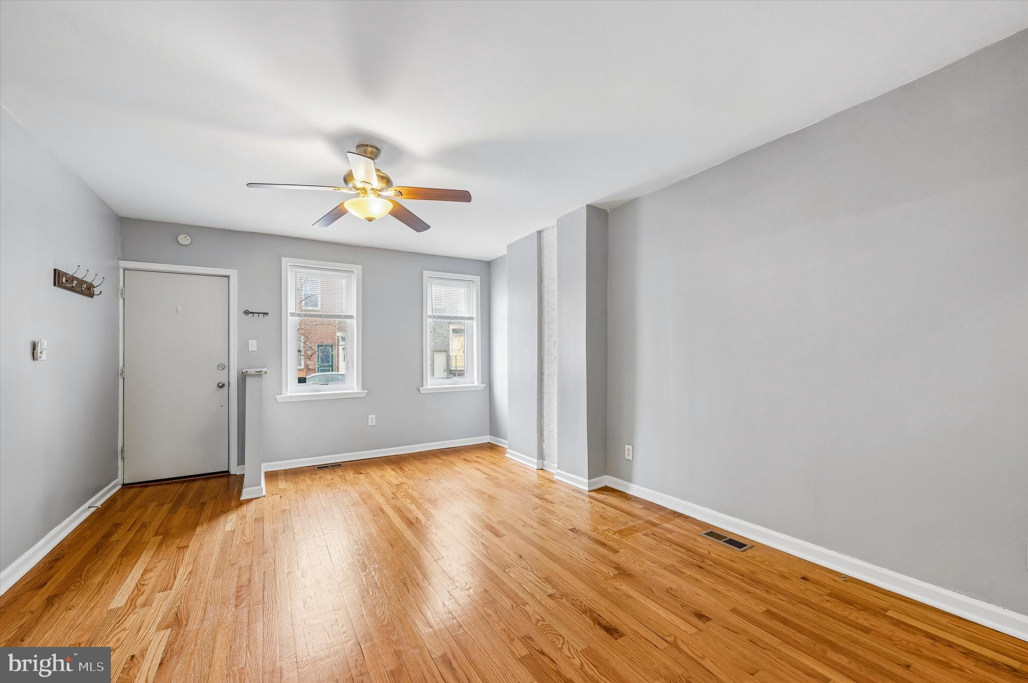 2042 E HUNTINGDON STREET