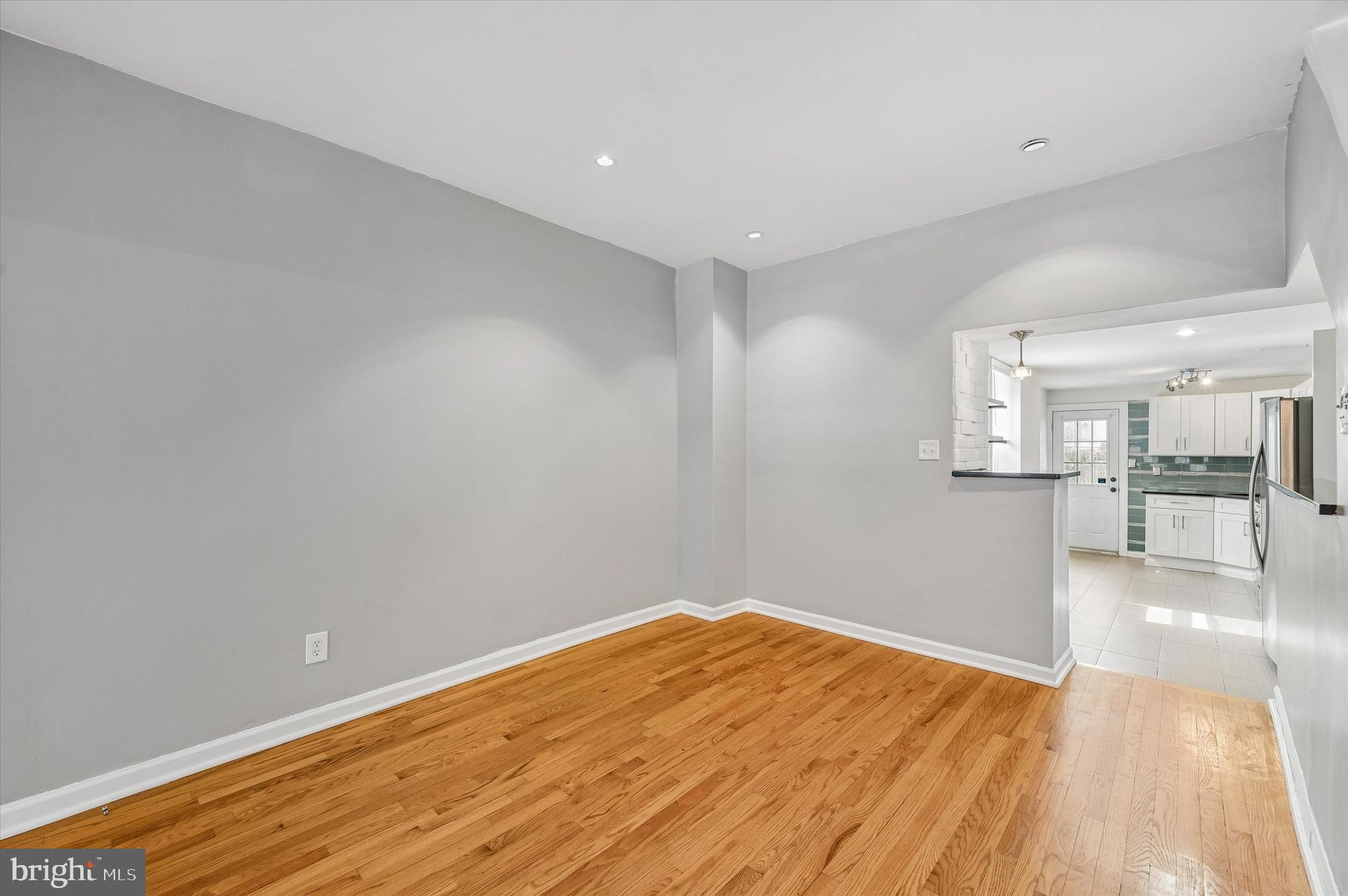 2042 E HUNTINGDON STREET