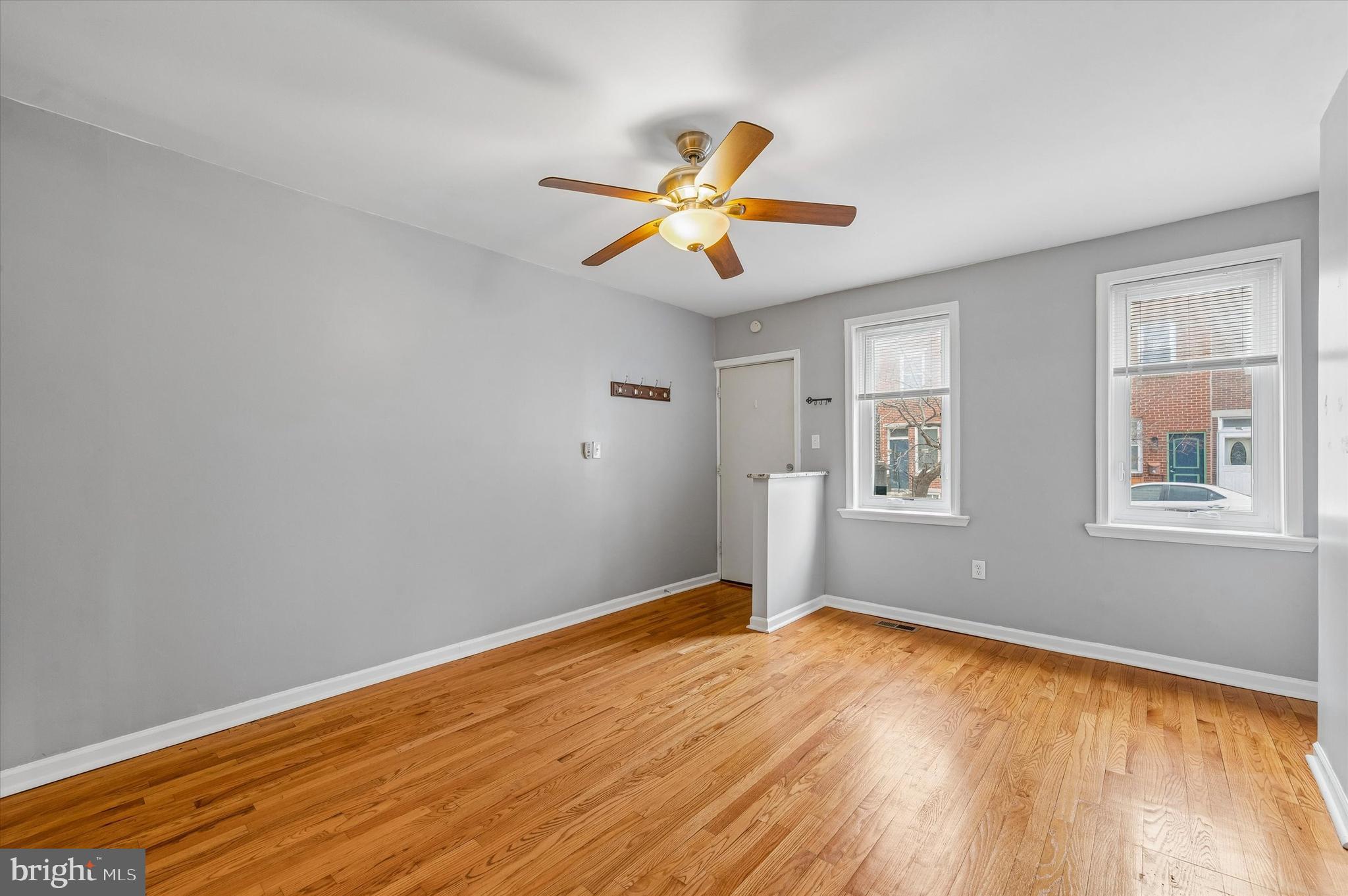 2042 E HUNTINGDON STREET