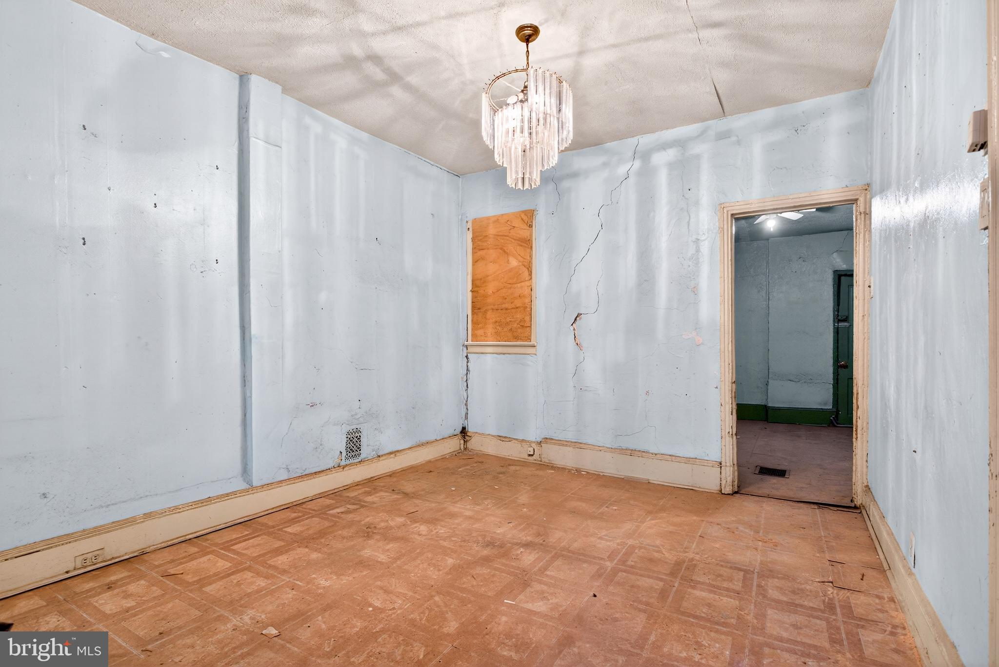 2210 W MASTER STREET