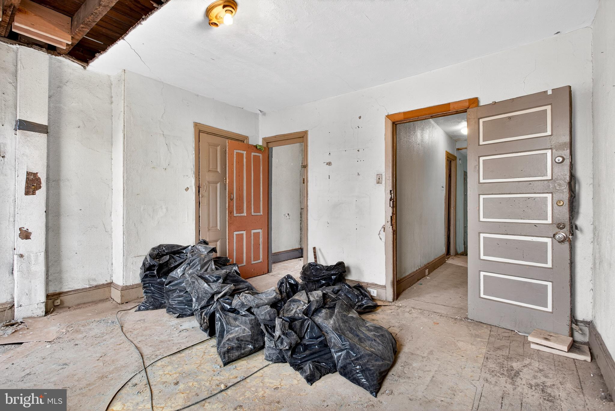 2210 W MASTER STREET