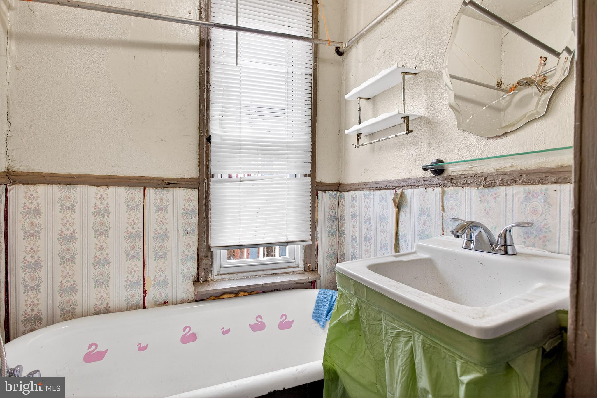 2210 W MASTER STREET