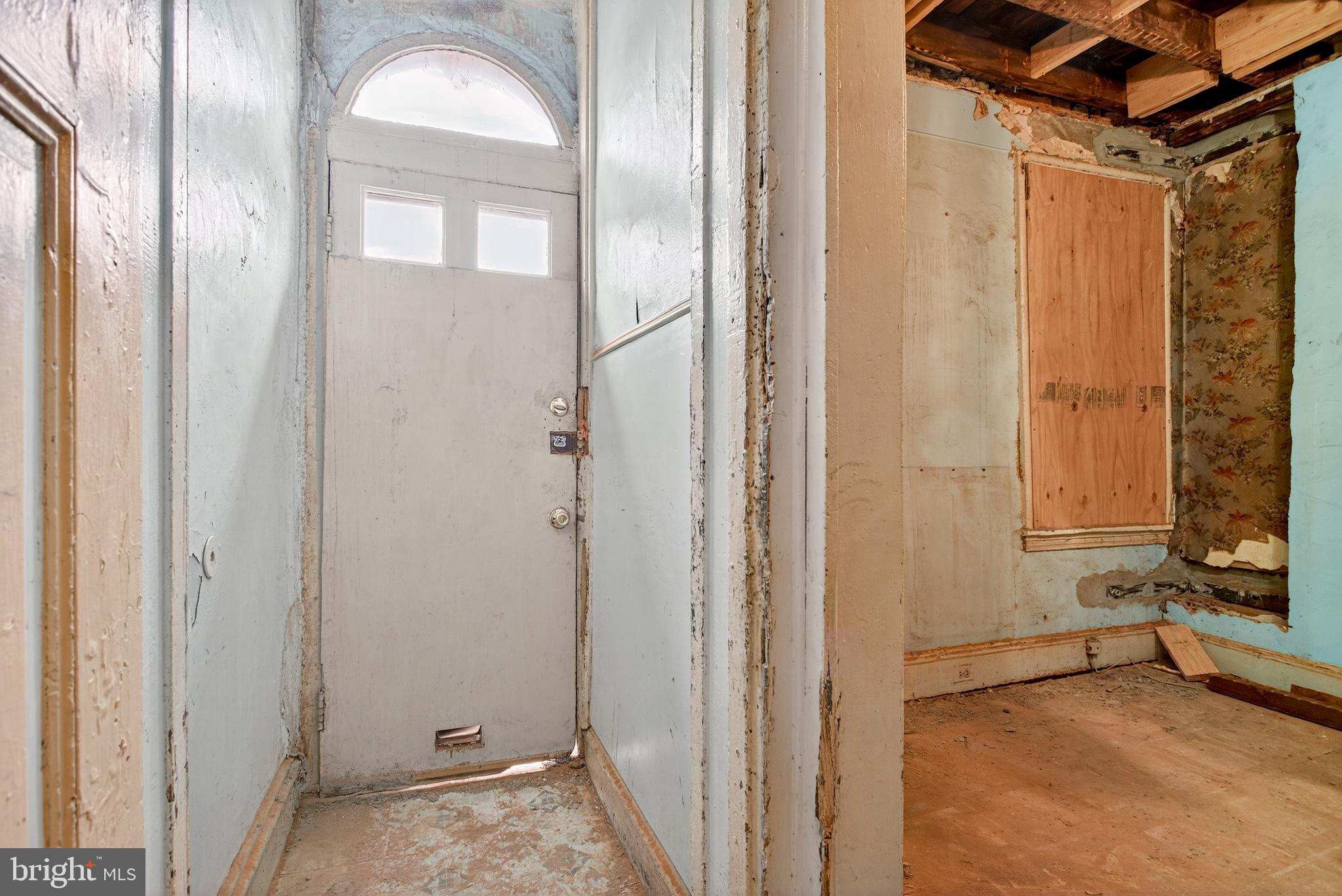 2210 W MASTER STREET