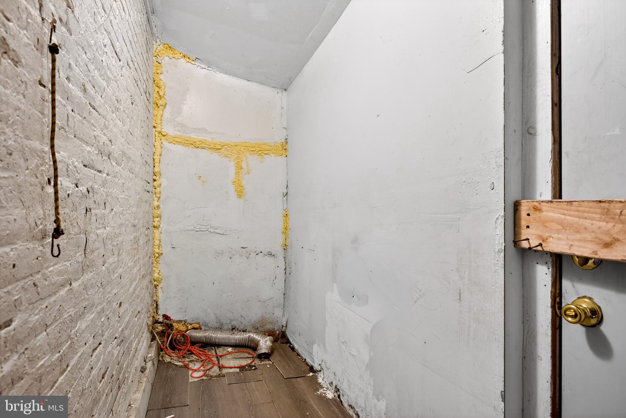 2210 W MASTER STREET