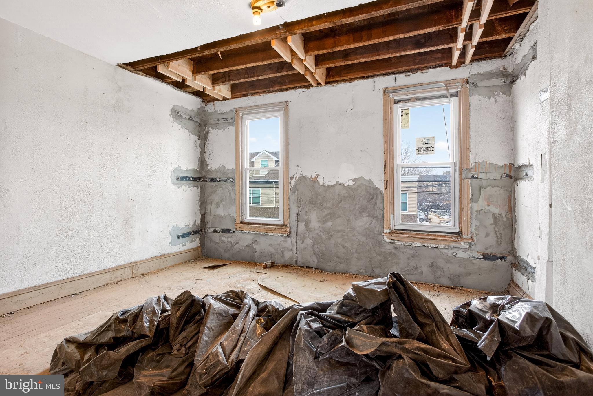 2210 W MASTER STREET