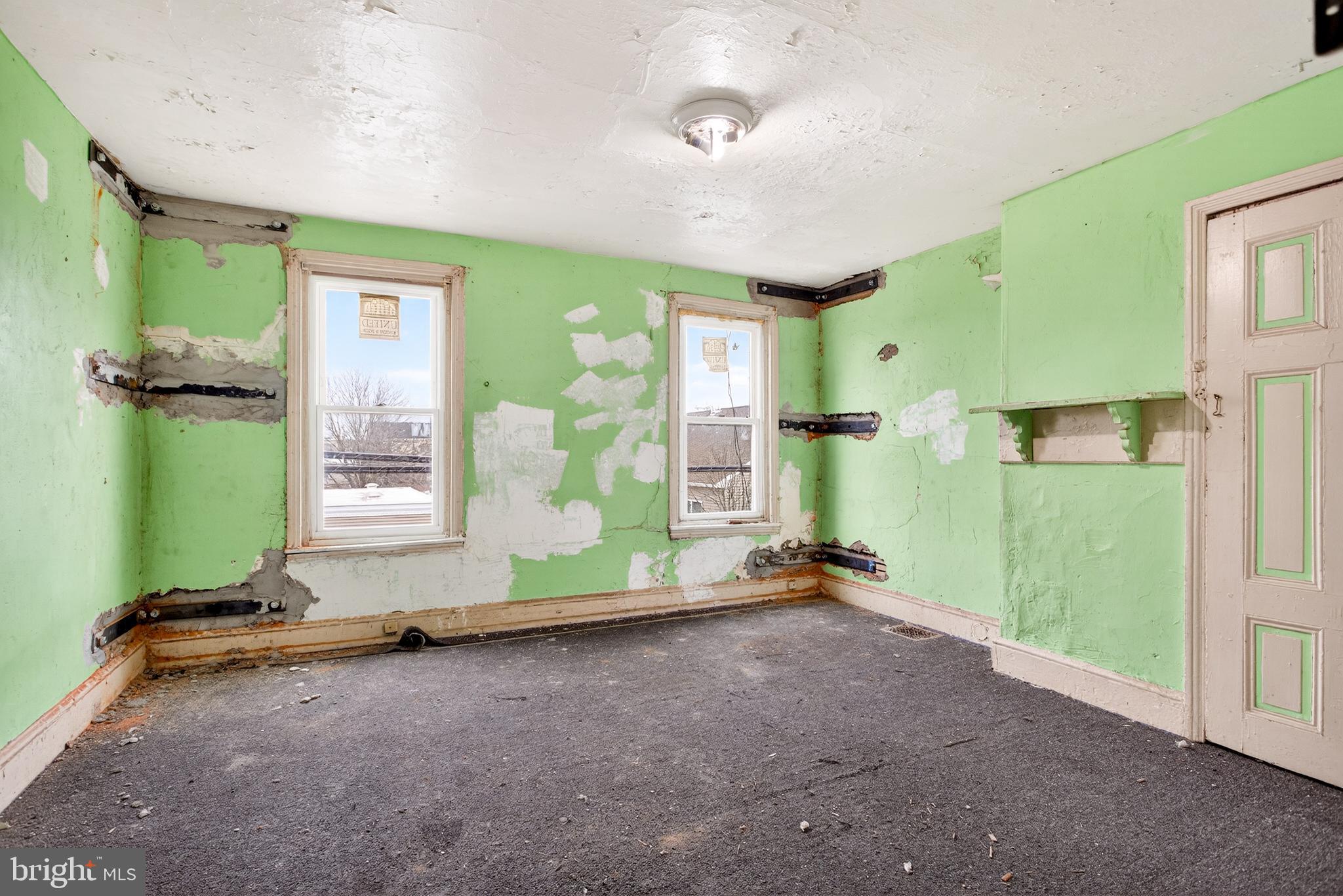 2210 W MASTER STREET