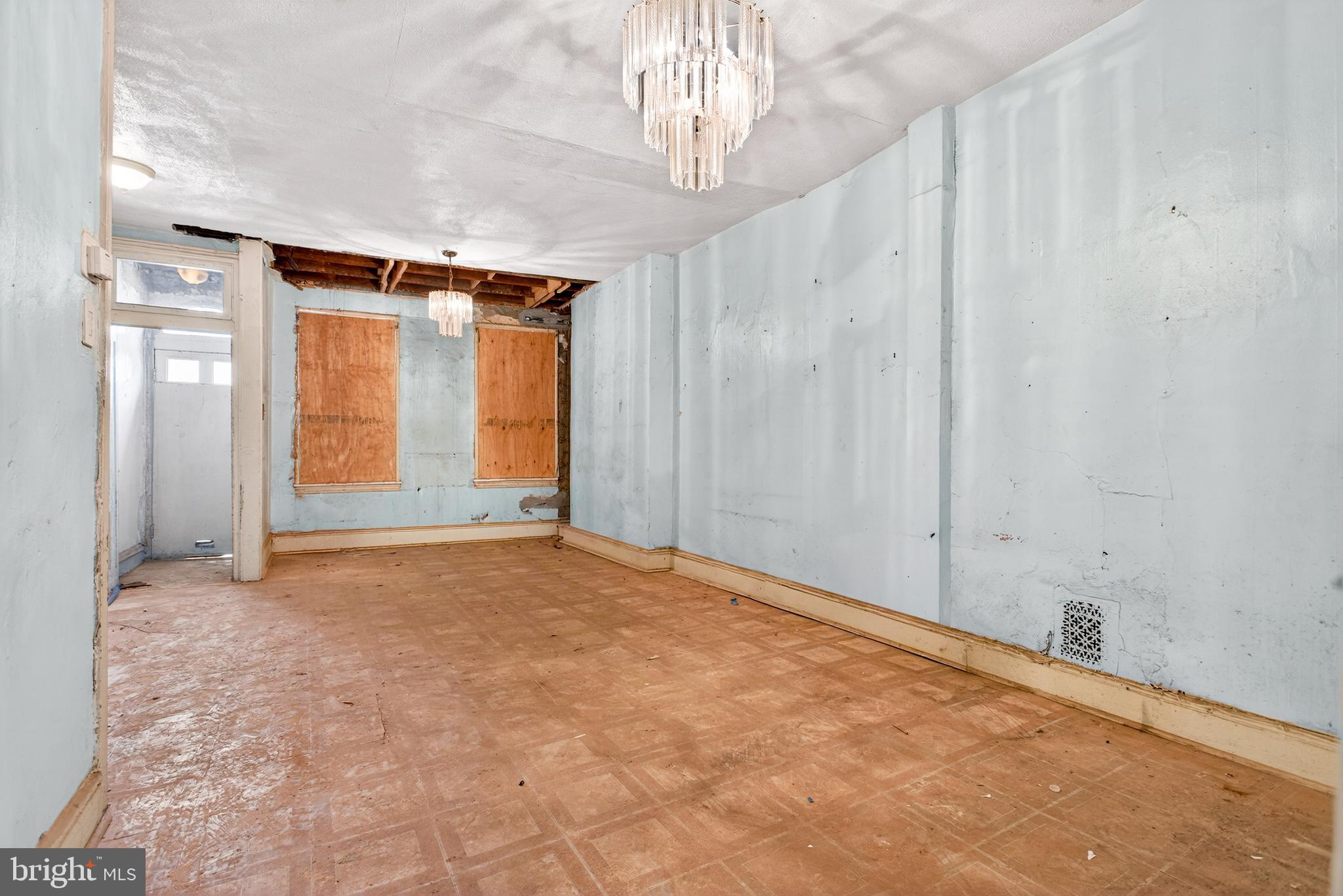 2210 W MASTER STREET