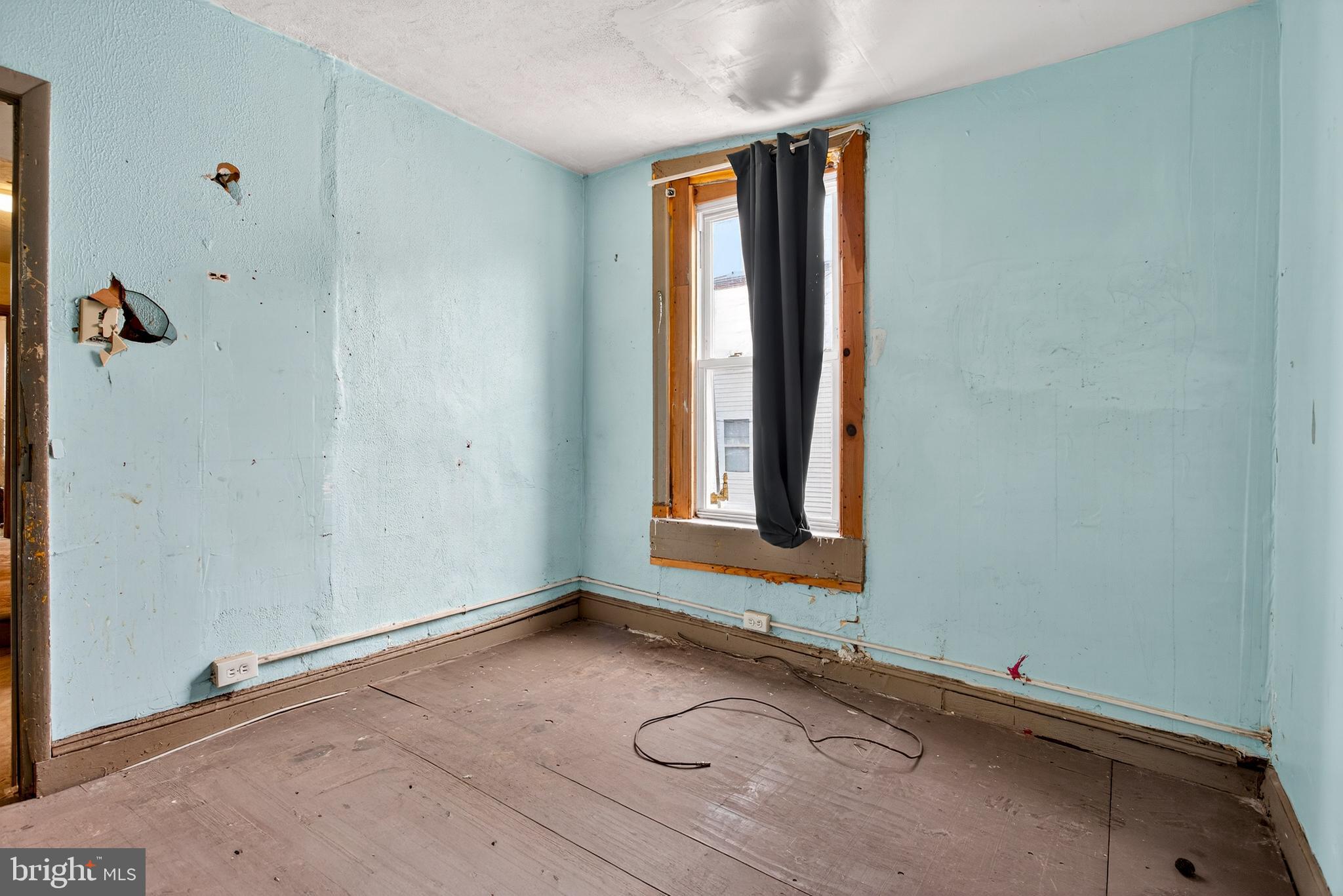 2210 W MASTER STREET