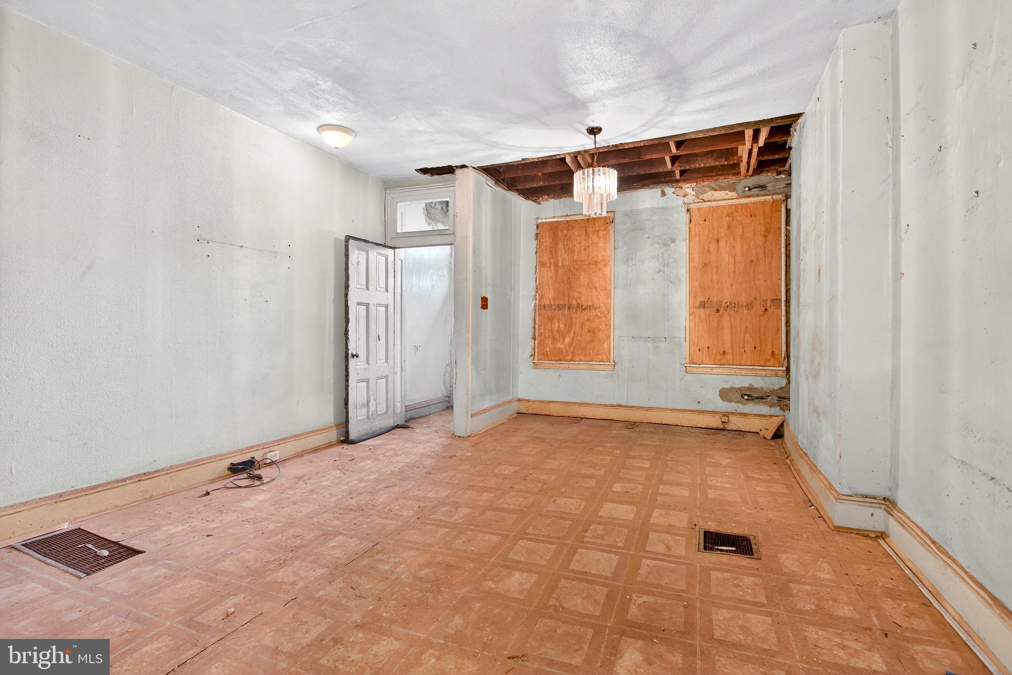 2210 W MASTER STREET