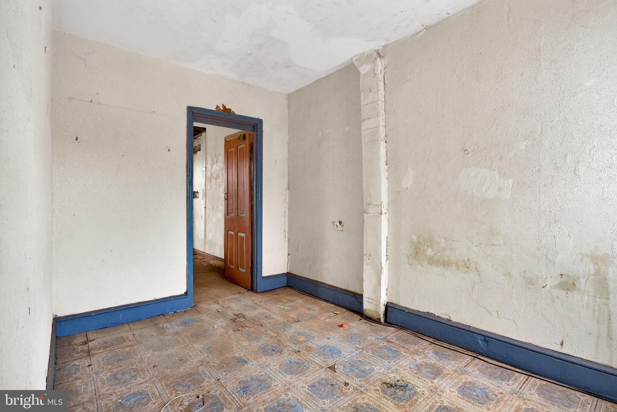 2210 W MASTER STREET