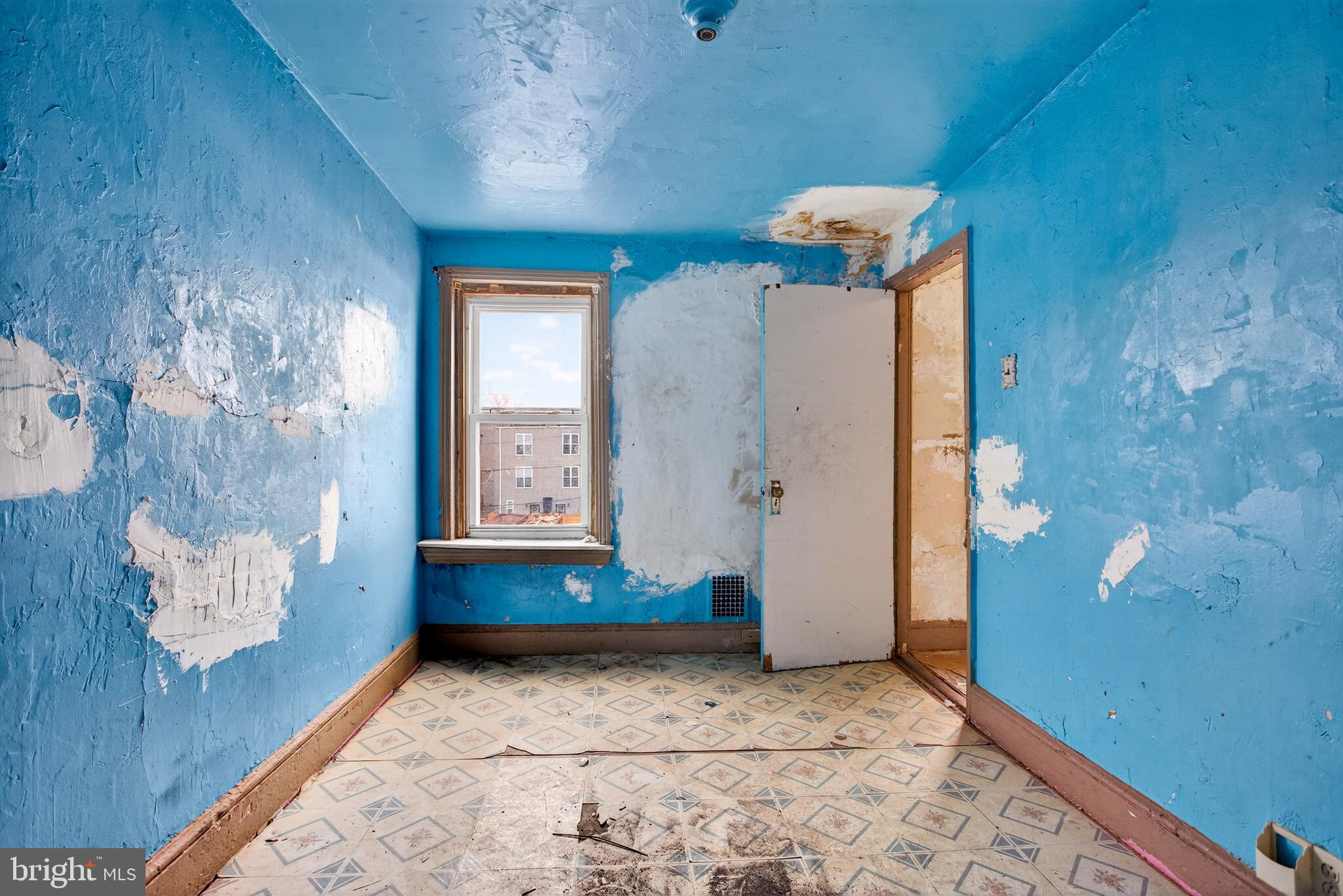 2210 W MASTER STREET