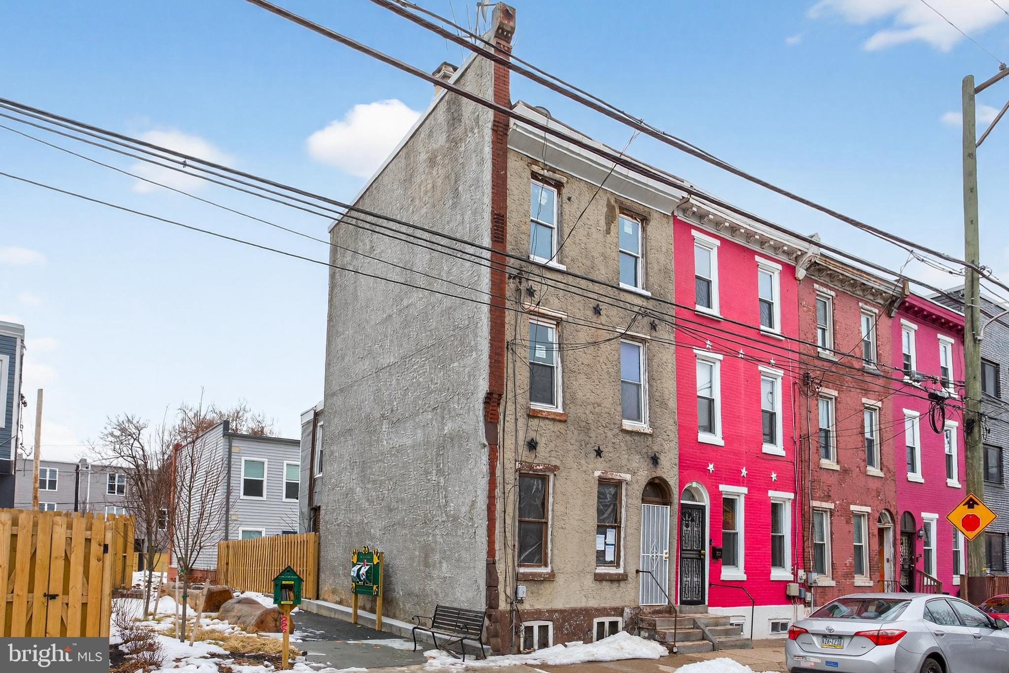 2210 W MASTER STREET