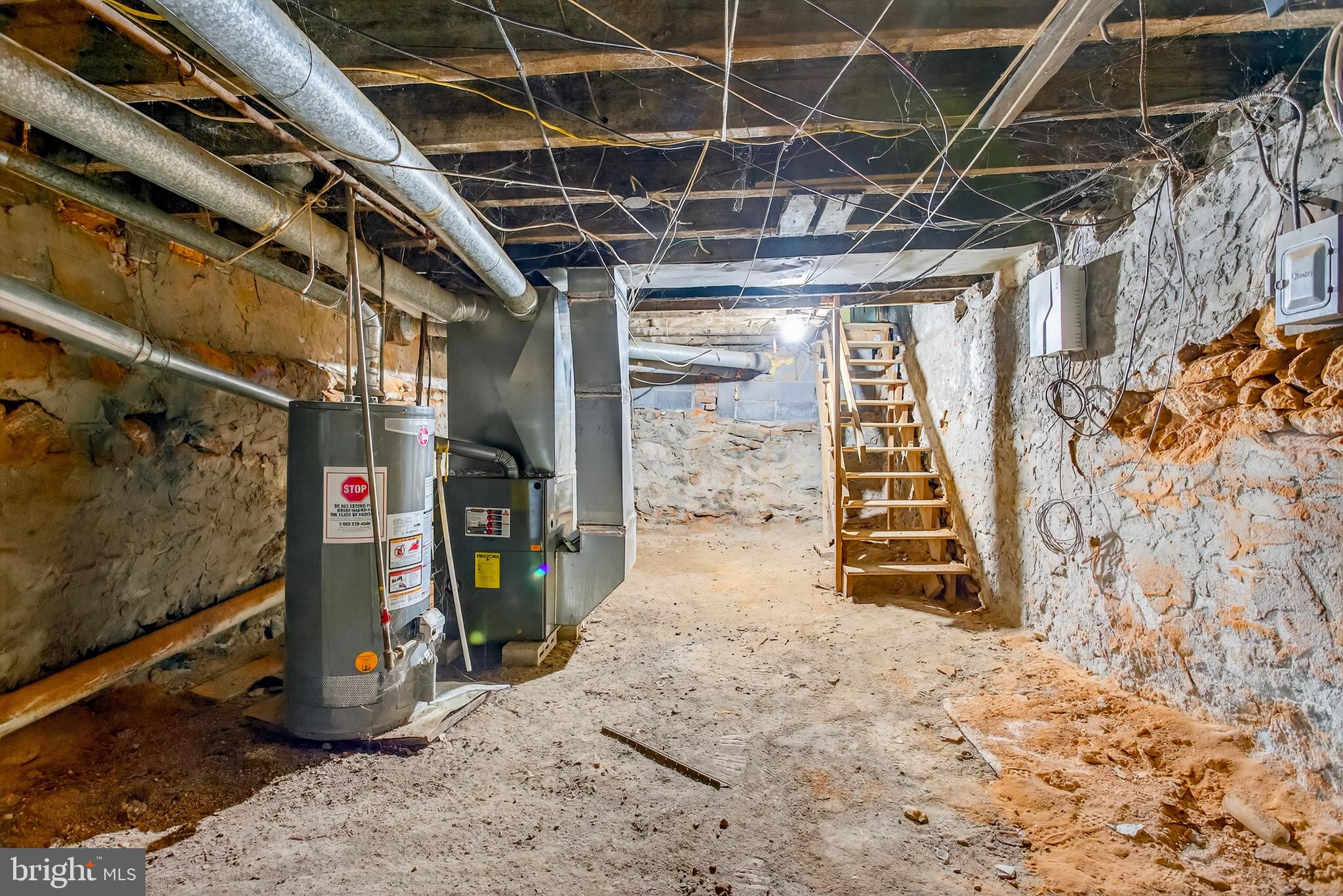 2210 W MASTER STREET