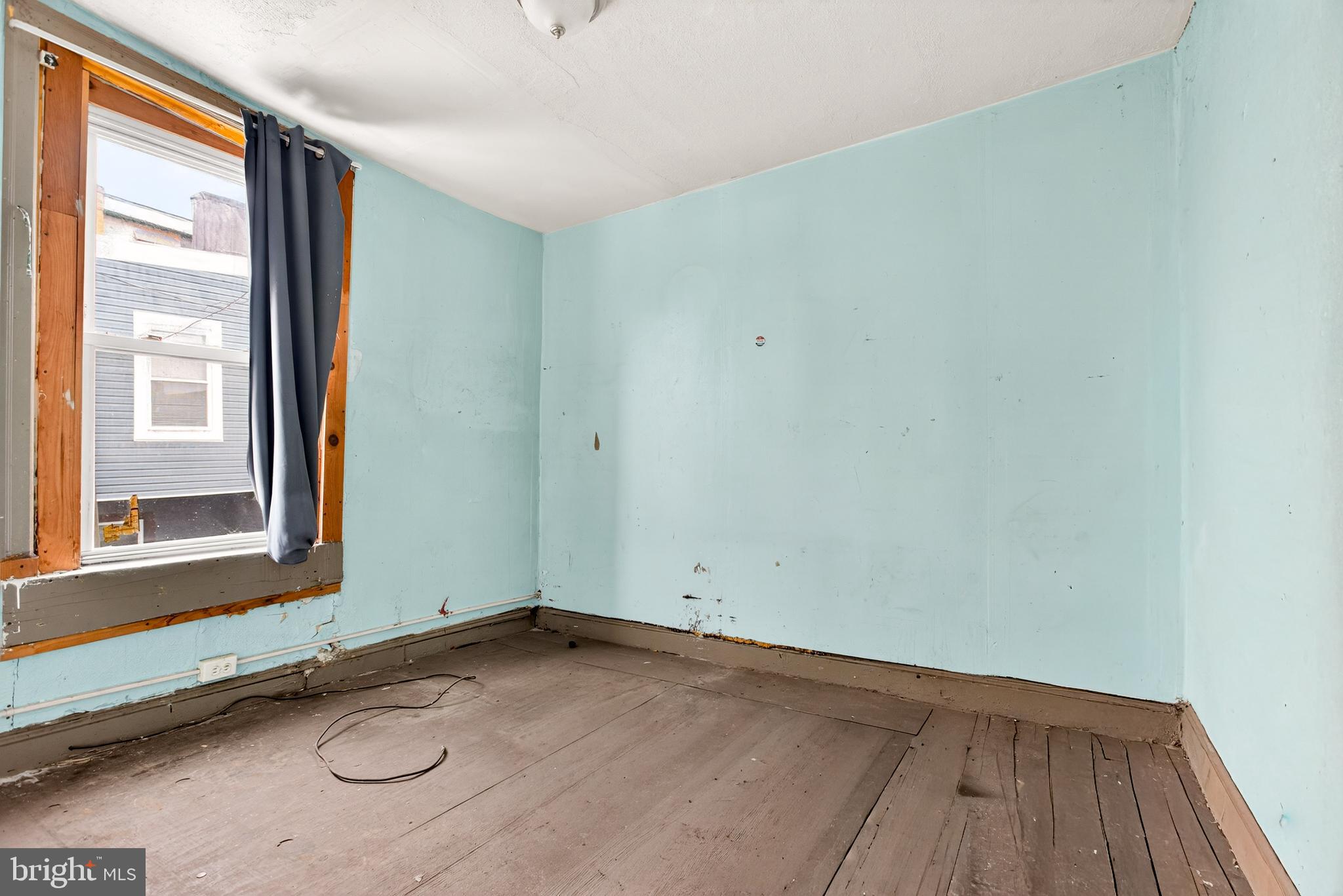 2210 W MASTER STREET