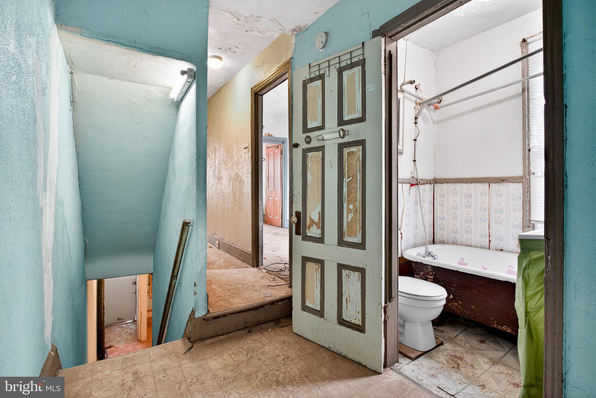 2210 W MASTER STREET