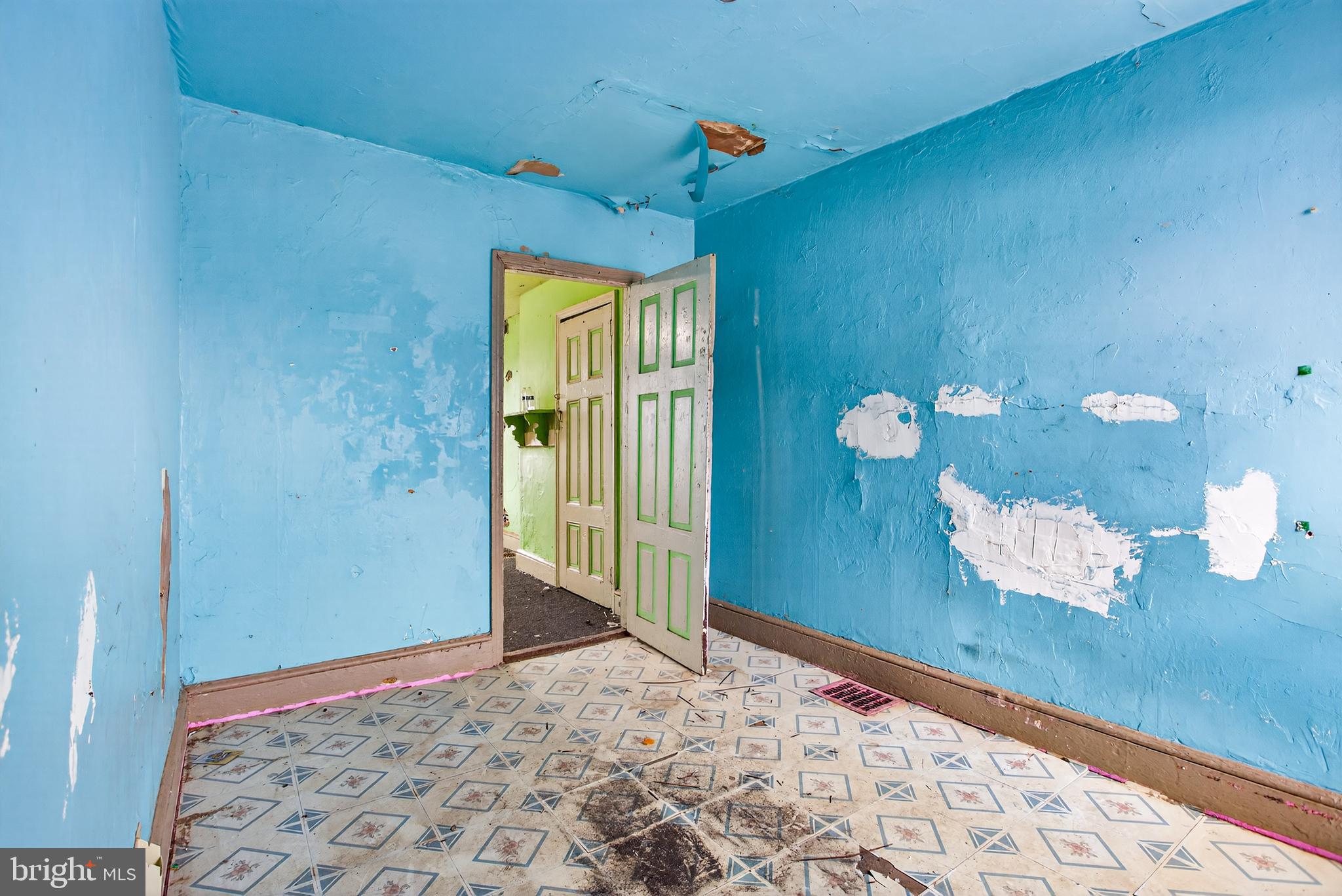 2210 W MASTER STREET