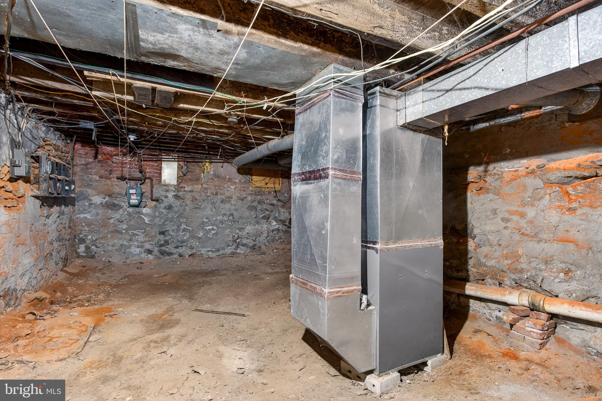 2210 W MASTER STREET