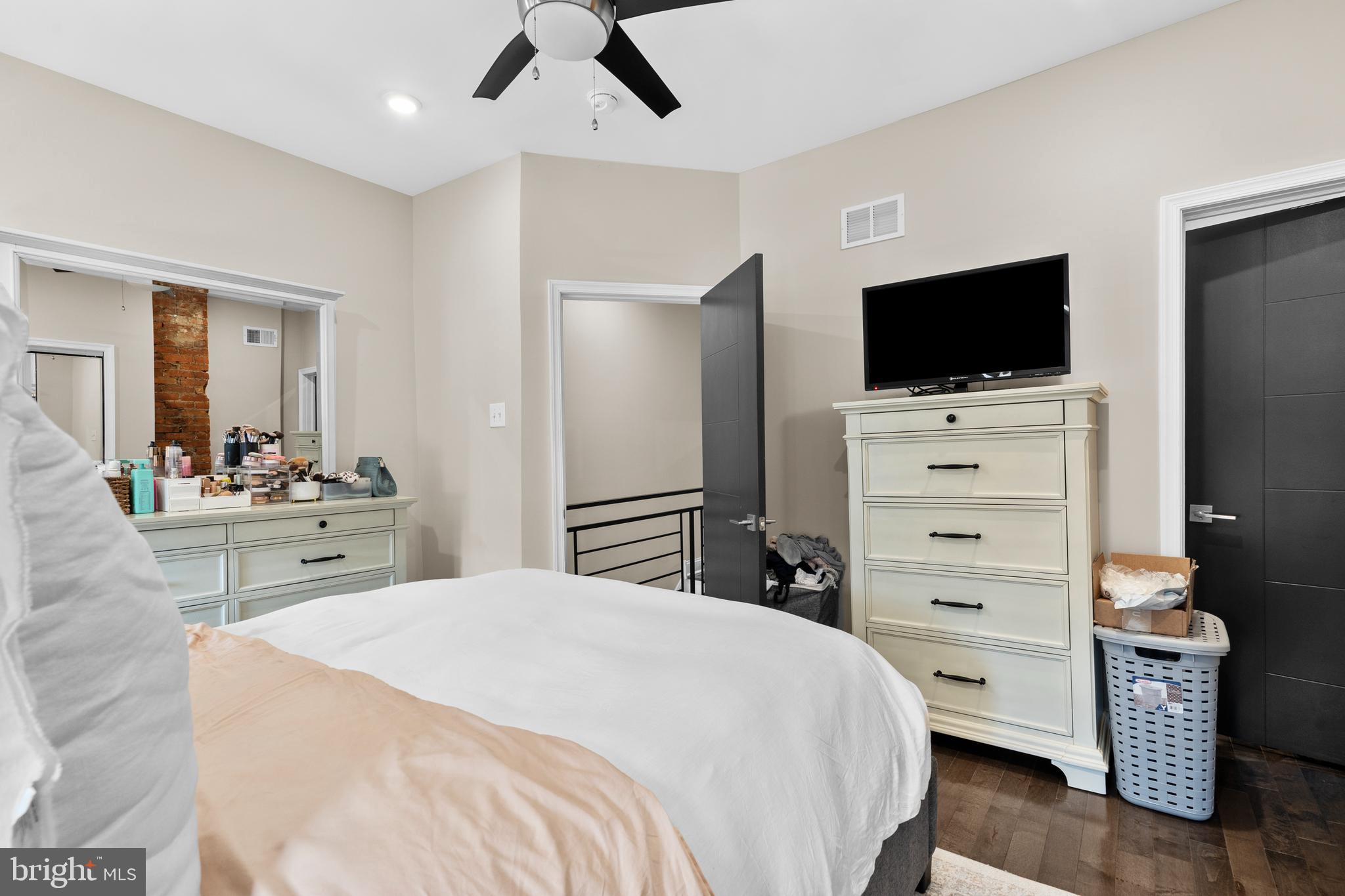 2427 E CLEARFIELD STREET