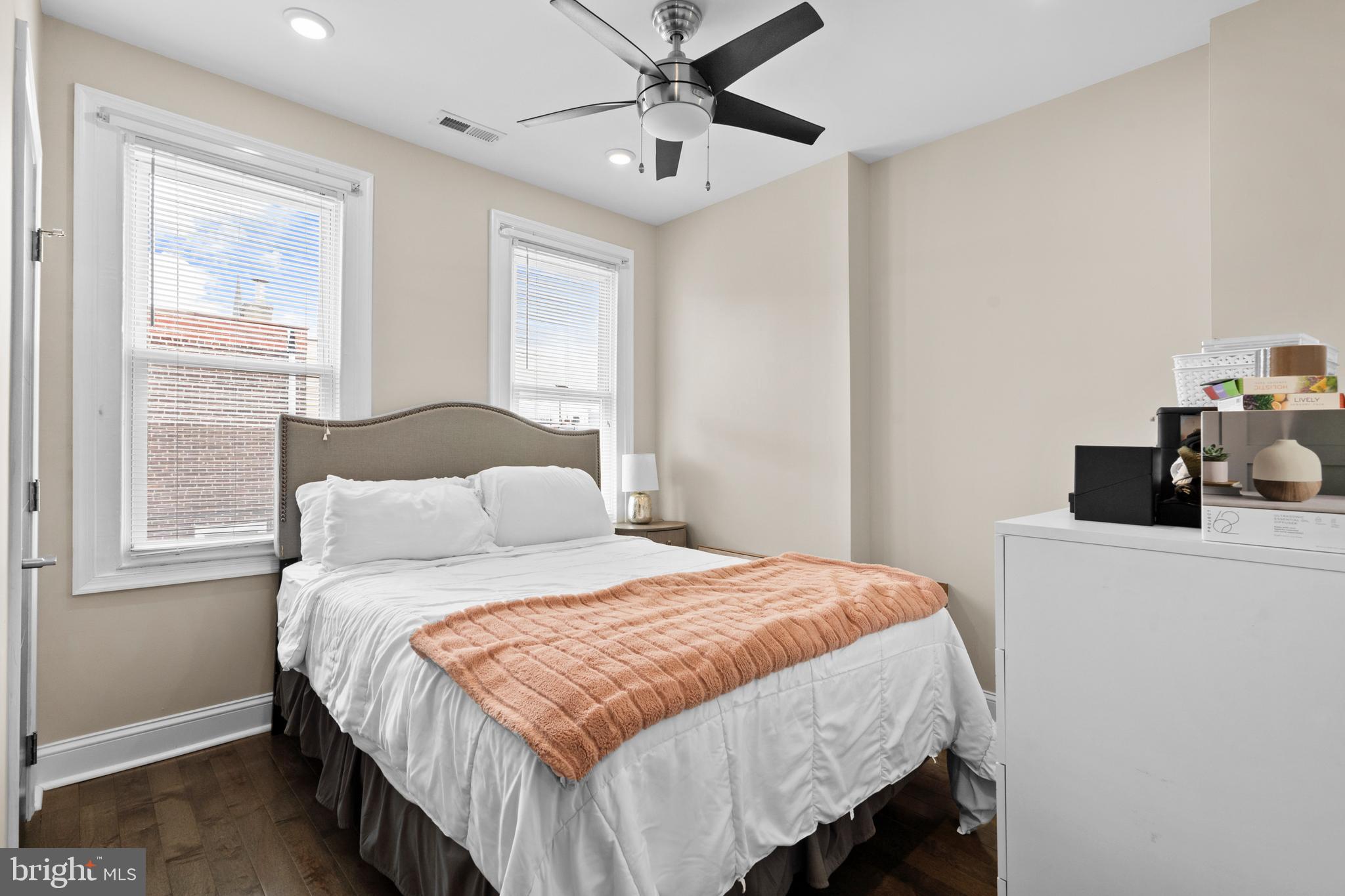 2427 E CLEARFIELD STREET