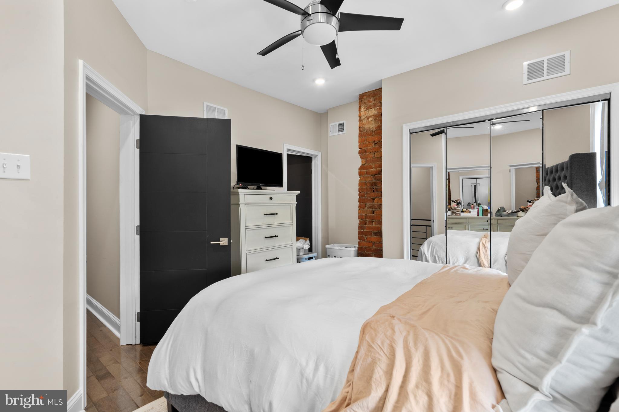 2427 E CLEARFIELD STREET