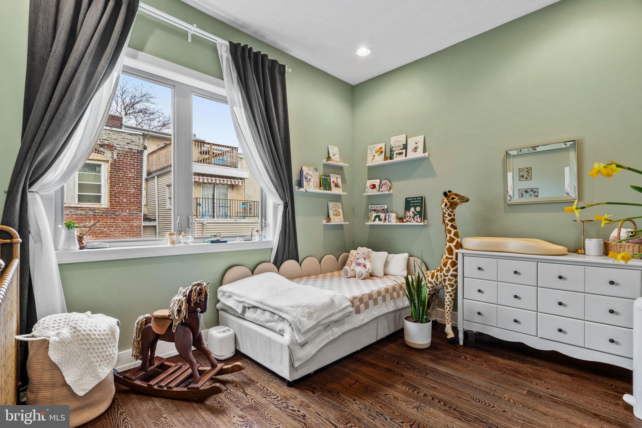 1516 N PALETHORP STREET