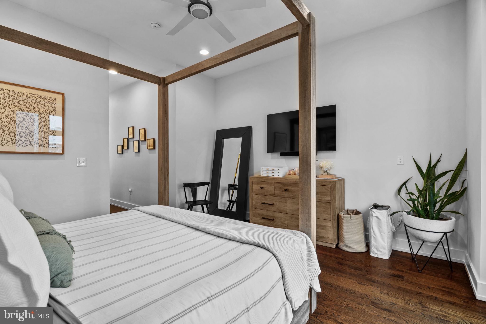 1516 N PALETHORP STREET