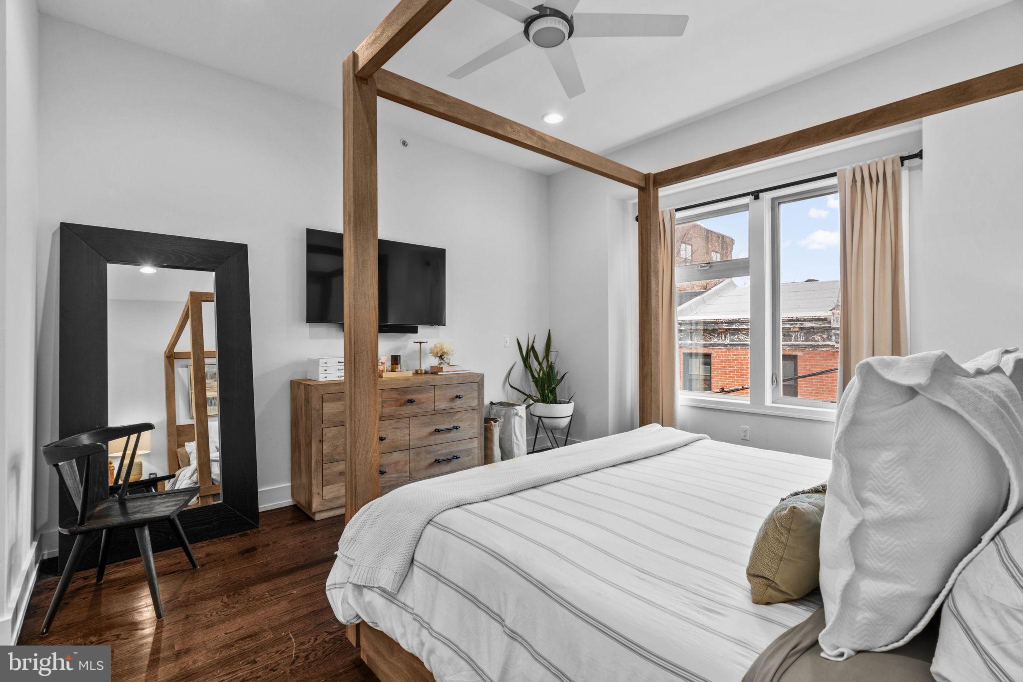 1516 N PALETHORP STREET