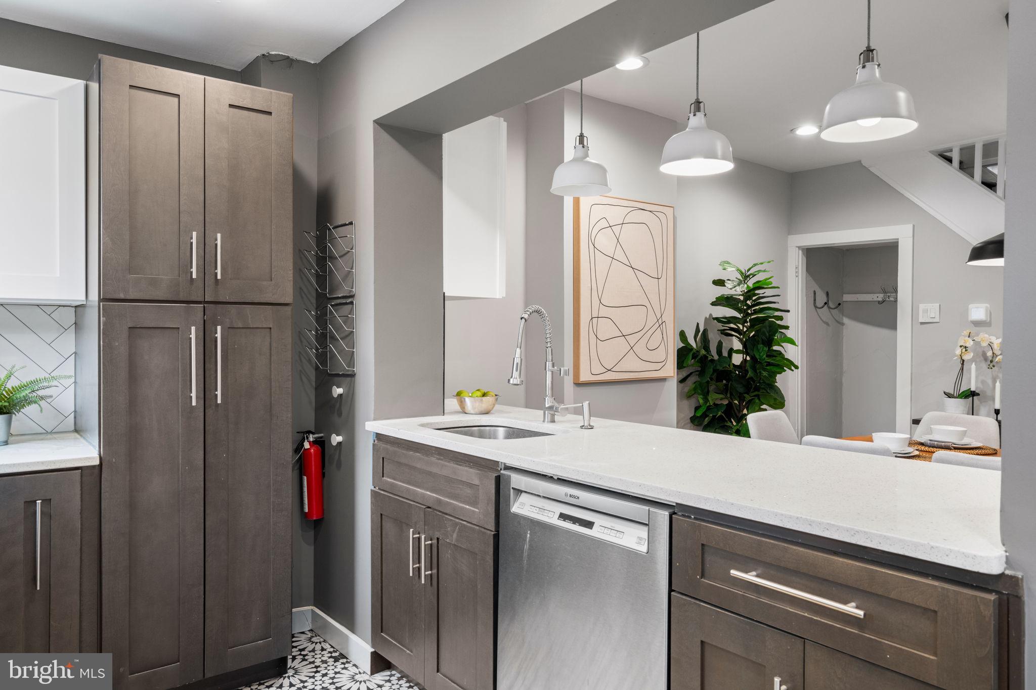 619 E THOMPSON STREET