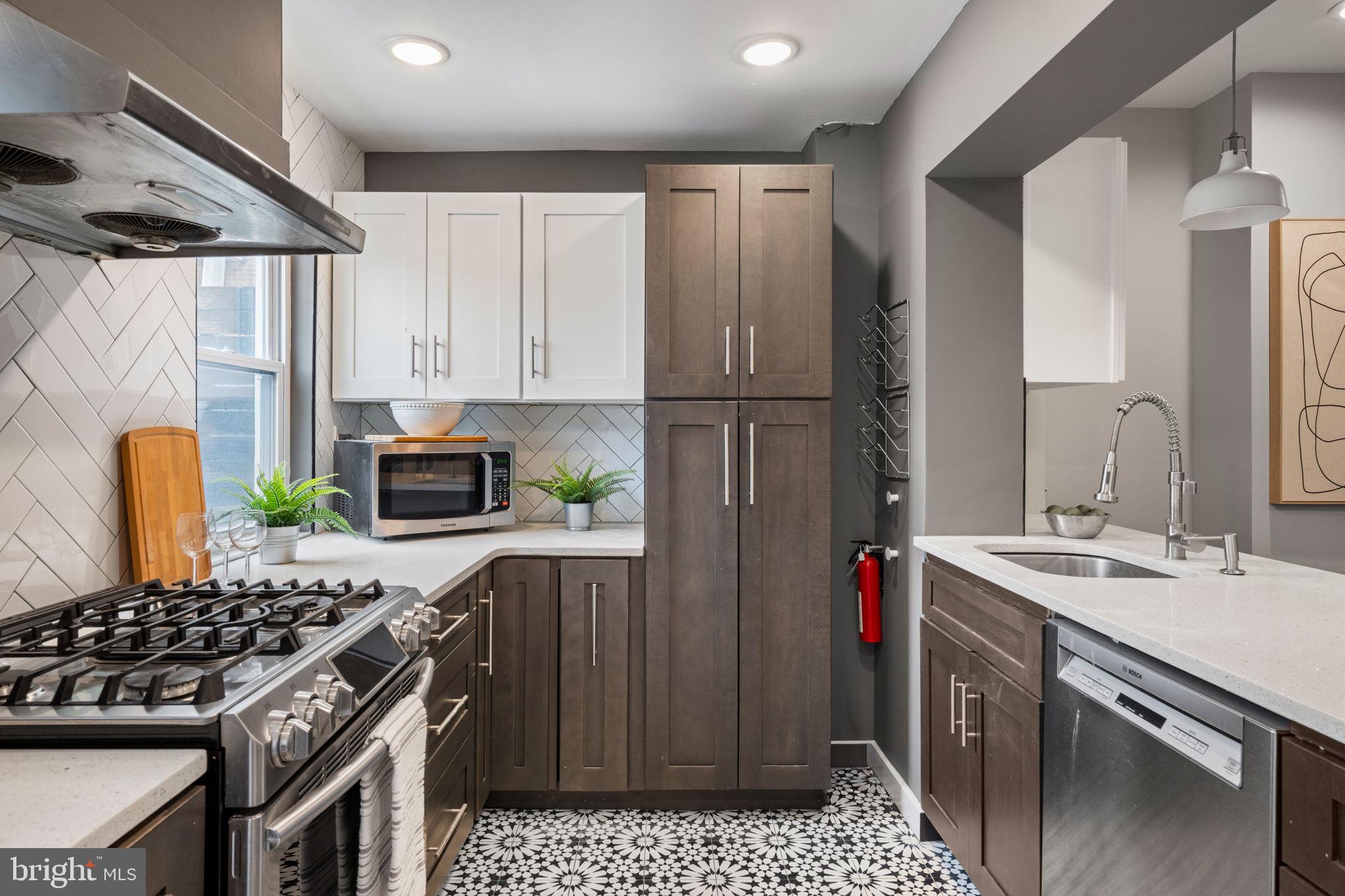 619 E THOMPSON STREET