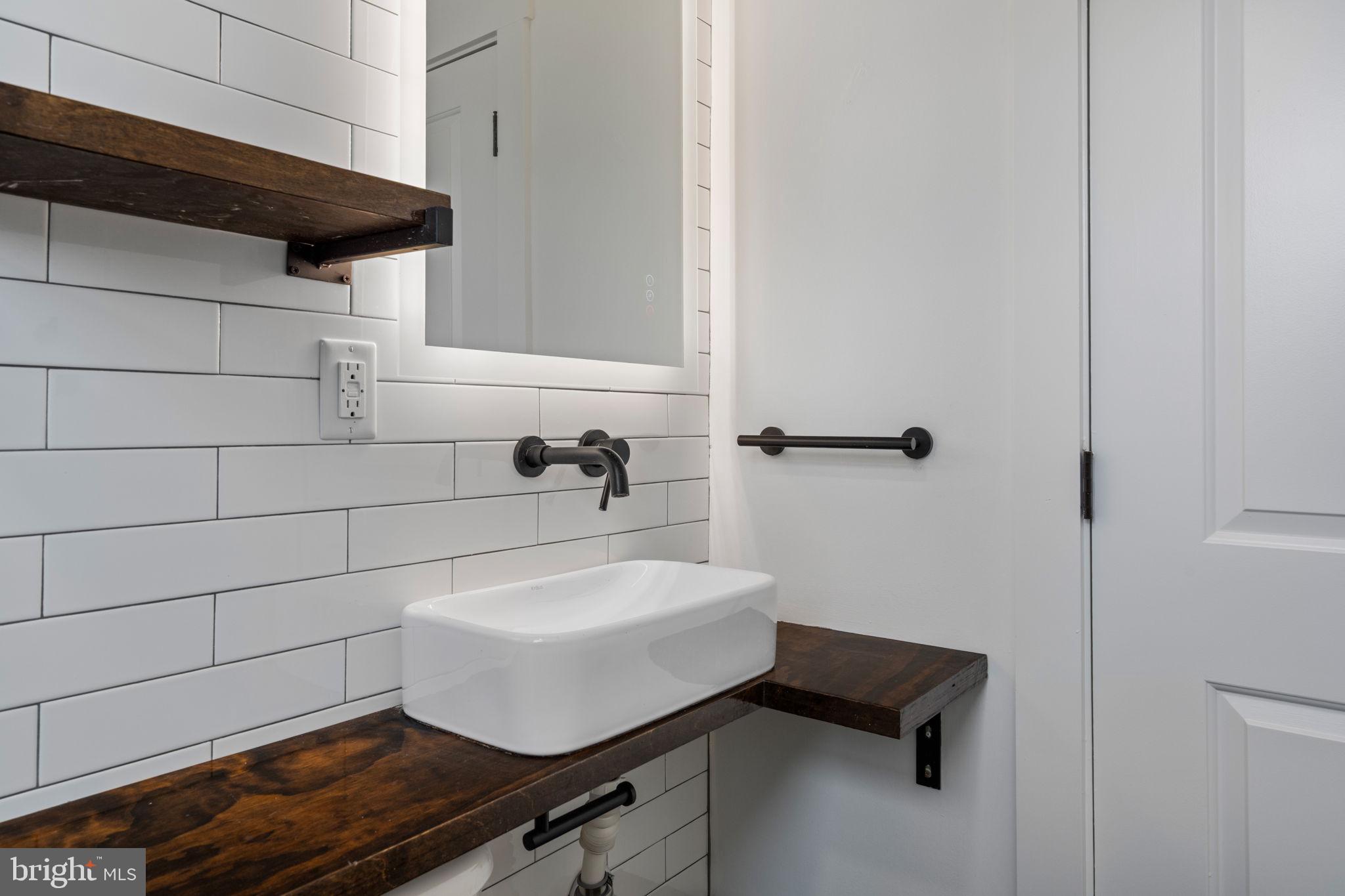 619 E THOMPSON STREET