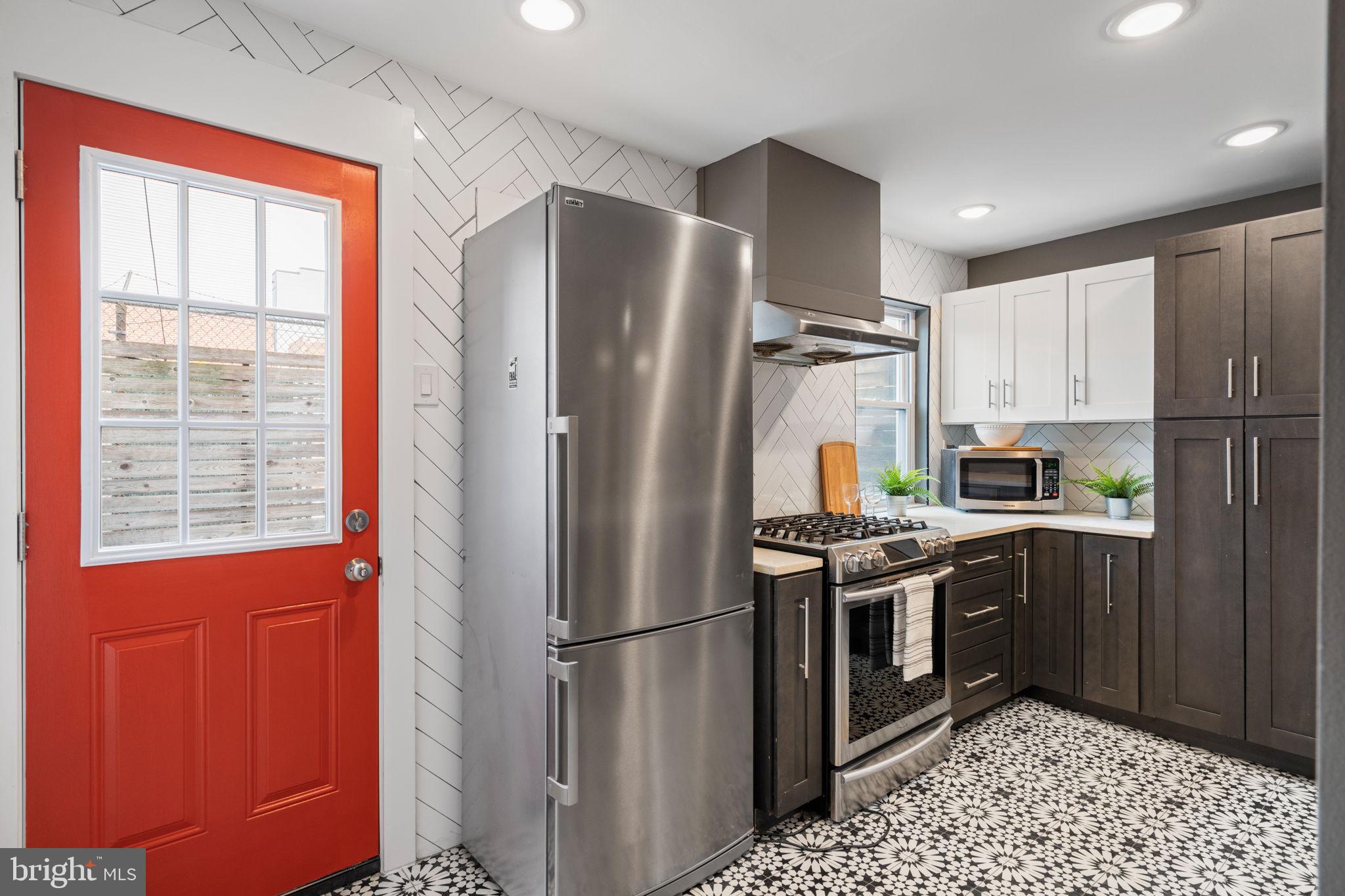 619 E THOMPSON STREET