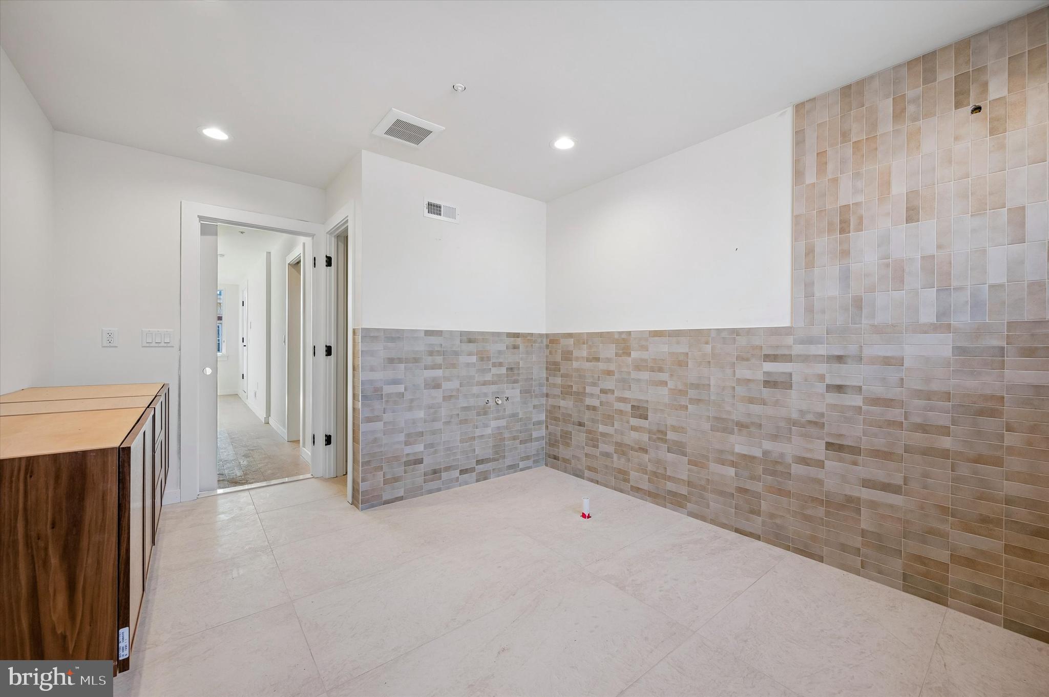 954 N 6TH STREET