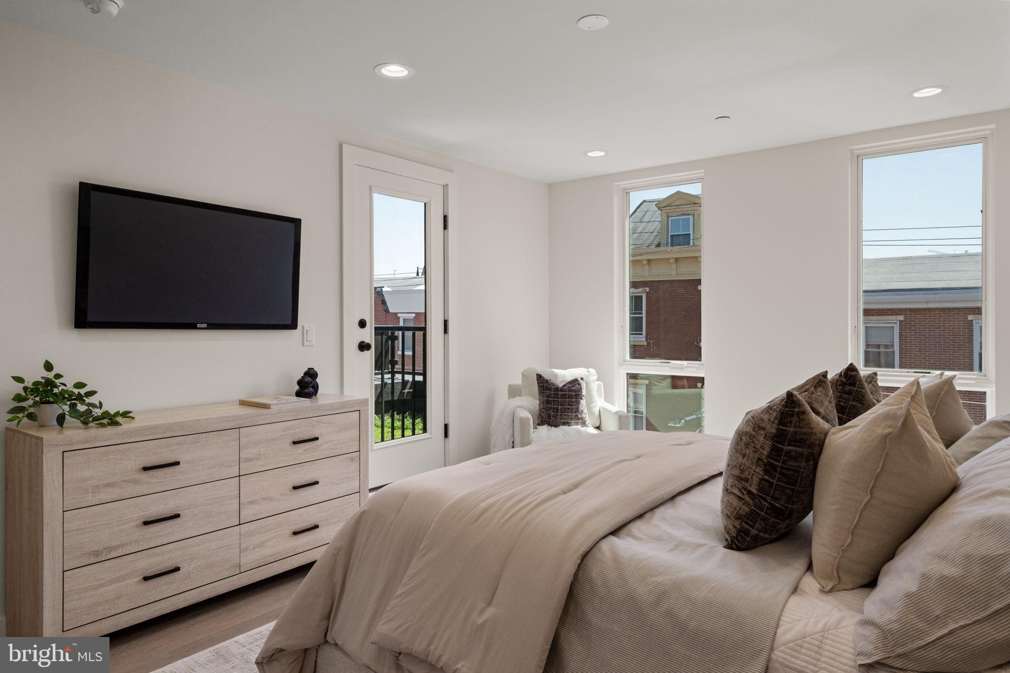 954 N 6TH STREET