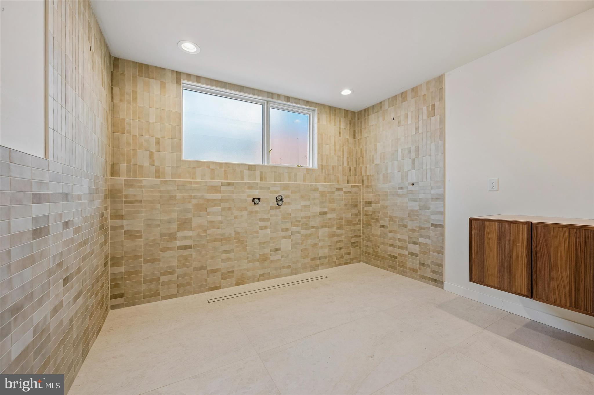 954 N 6TH STREET