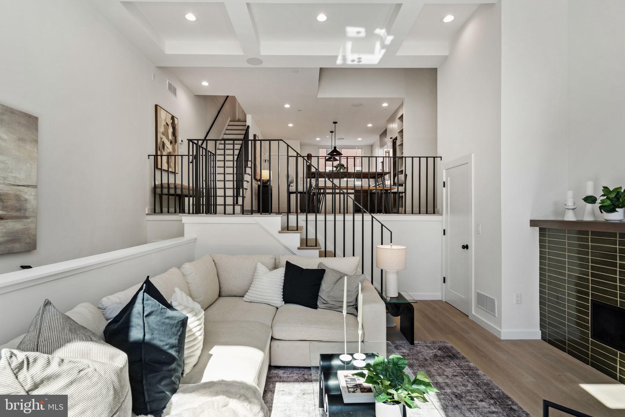 954 N 6TH STREET