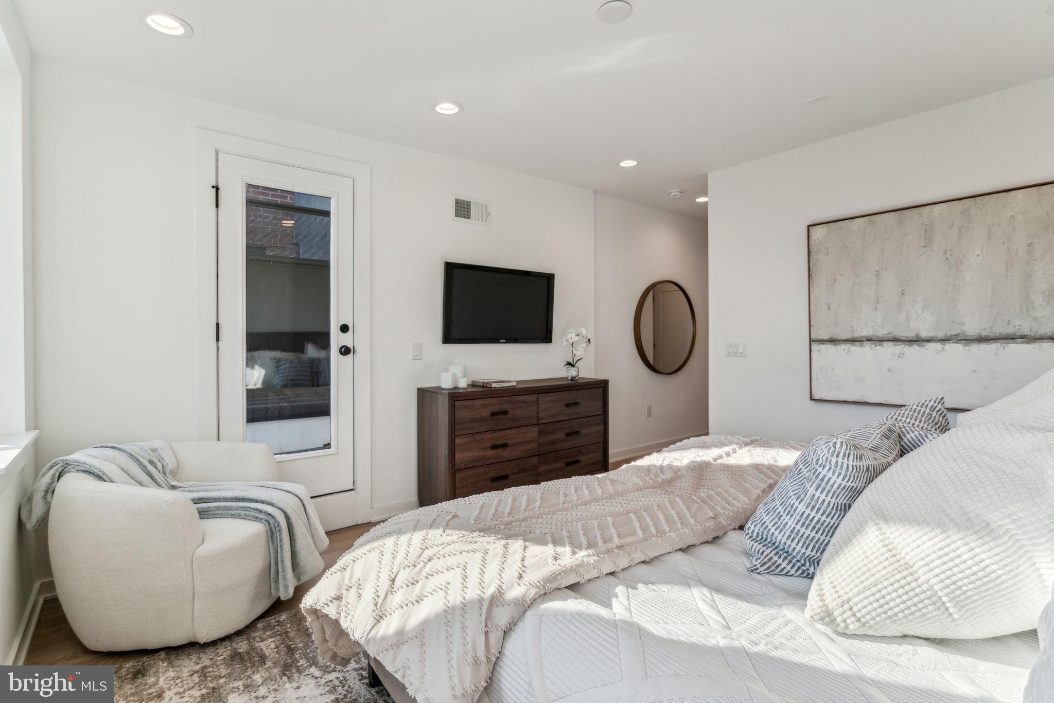 954 N 6TH STREET