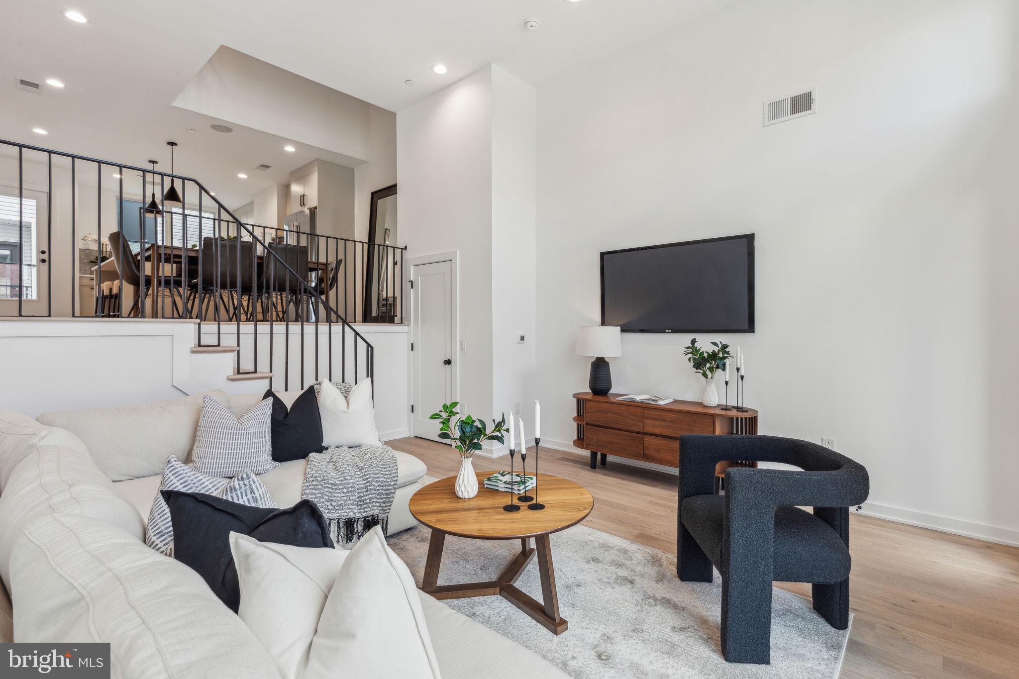 954 N 6TH STREET