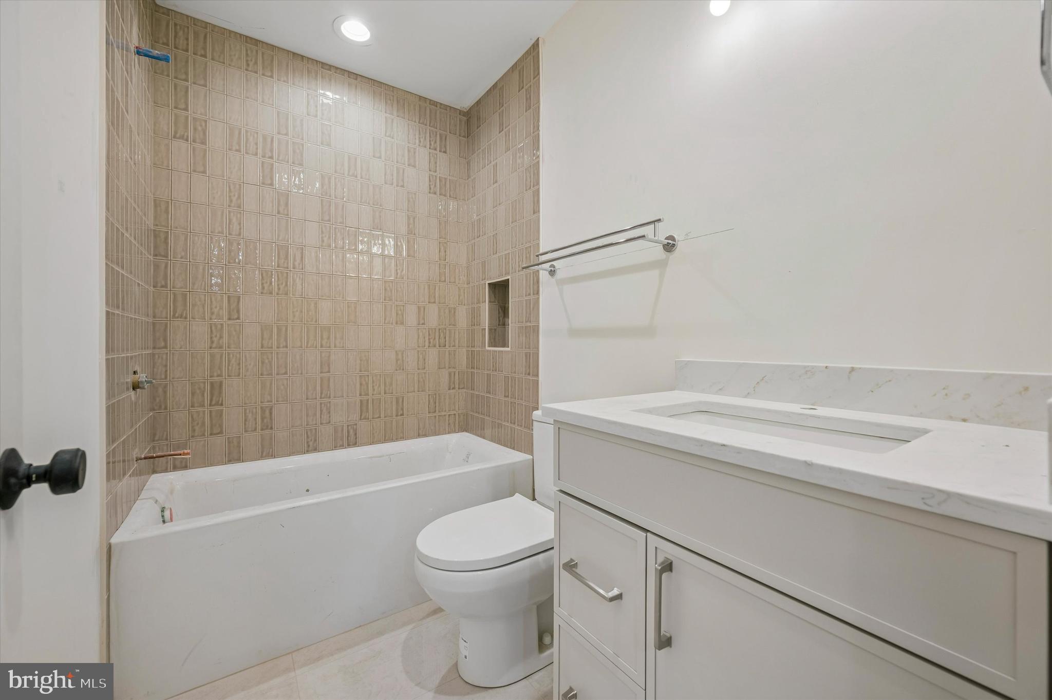 954 N 6TH STREET