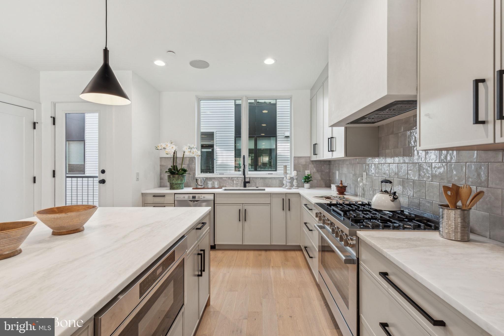 954 N 6TH STREET