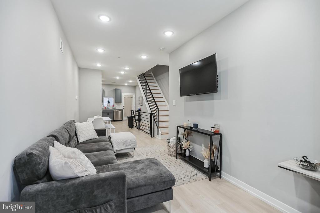 2428 JASPER STREET