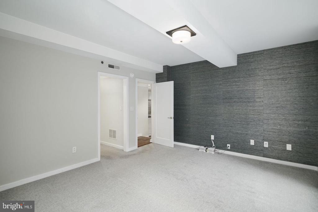1737 CHESTNUT STREET Unit: 301