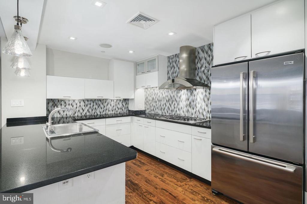 1737 CHESTNUT STREET Unit: 301