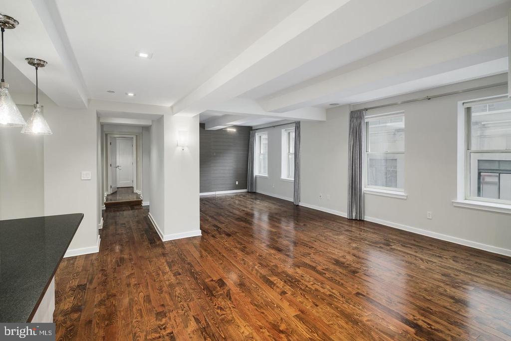 1737 CHESTNUT STREET Unit: 301